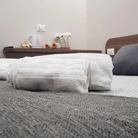 לינה וארוחת בוקר Tre Stelle Al Duomo קטאניה