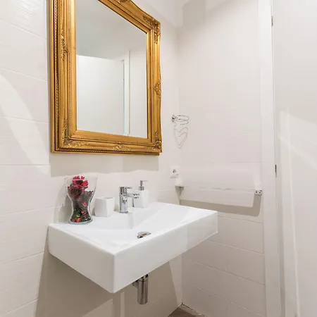 Tre Stelle Al Duomo Oda ve Kahvaltı Katanya