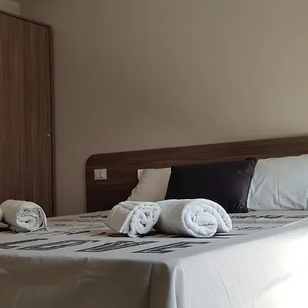 Tre Stelle Al Duomo Oda ve Kahvaltı 3*